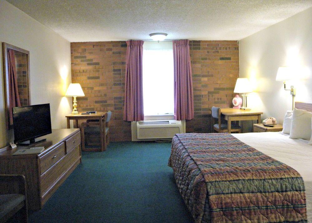 Ramada By Wyndham Richfield Ut I-70 Hotel Exterior photo