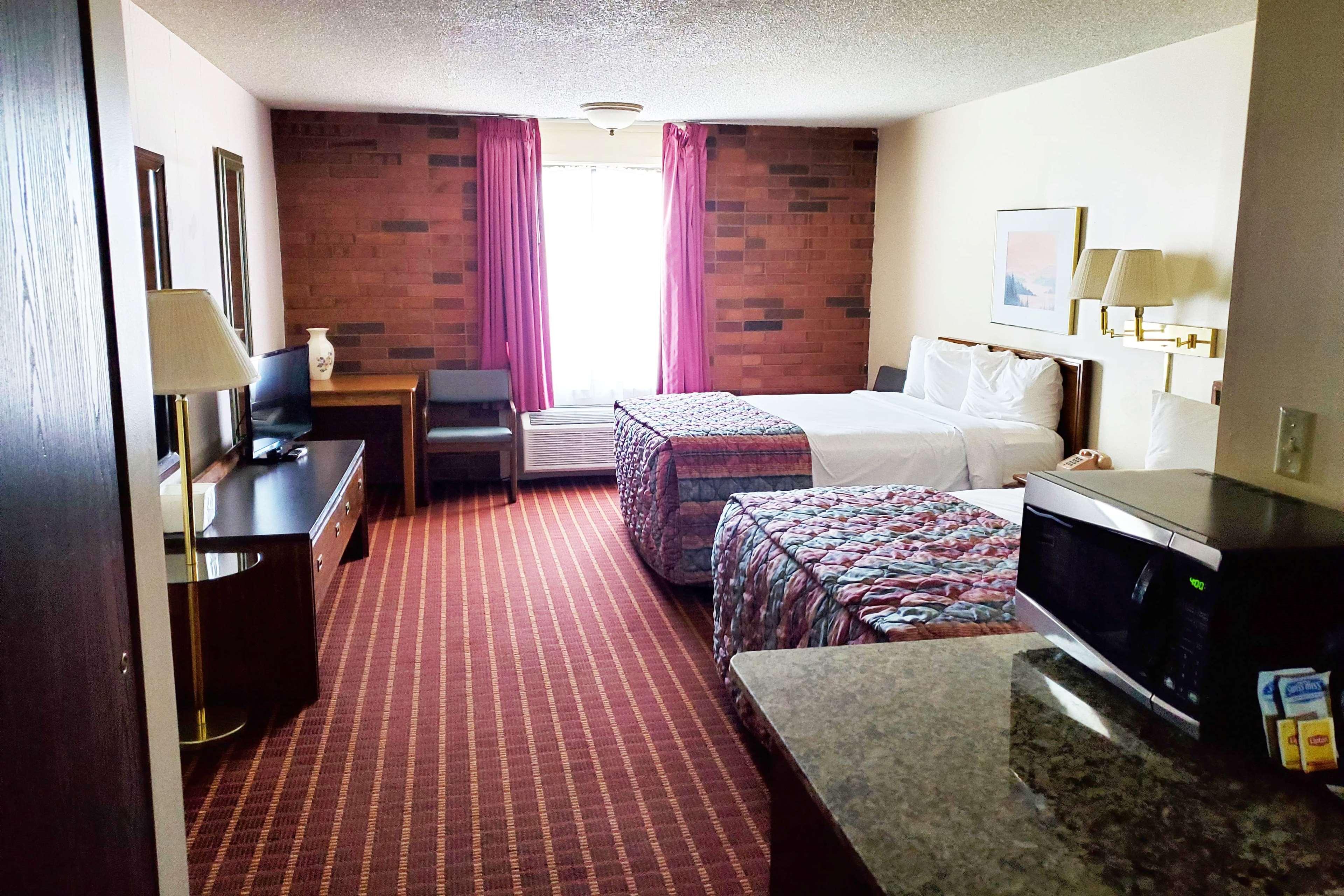 Ramada By Wyndham Richfield Ut I-70 Hotel Exterior photo