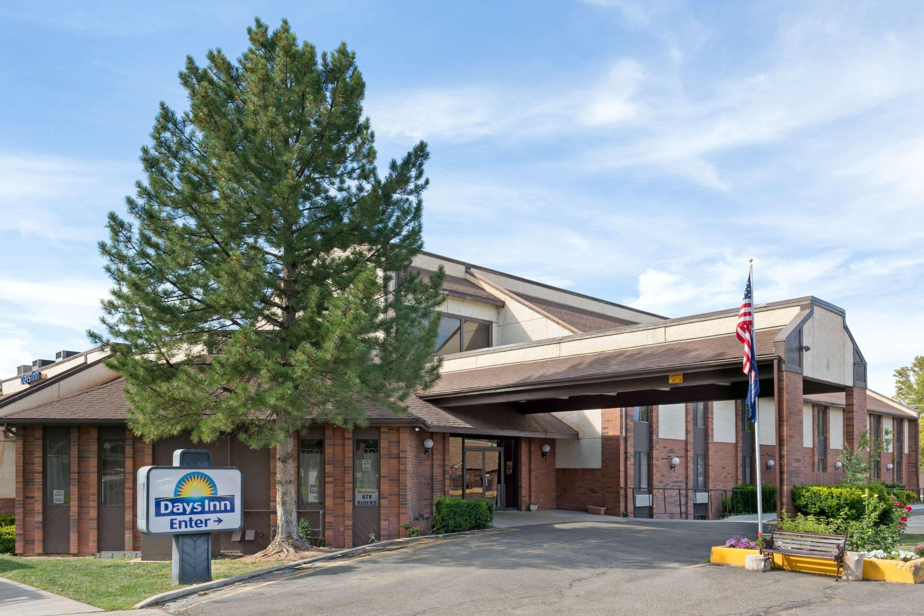 Ramada By Wyndham Richfield Ut I-70 Hotel Exterior photo
