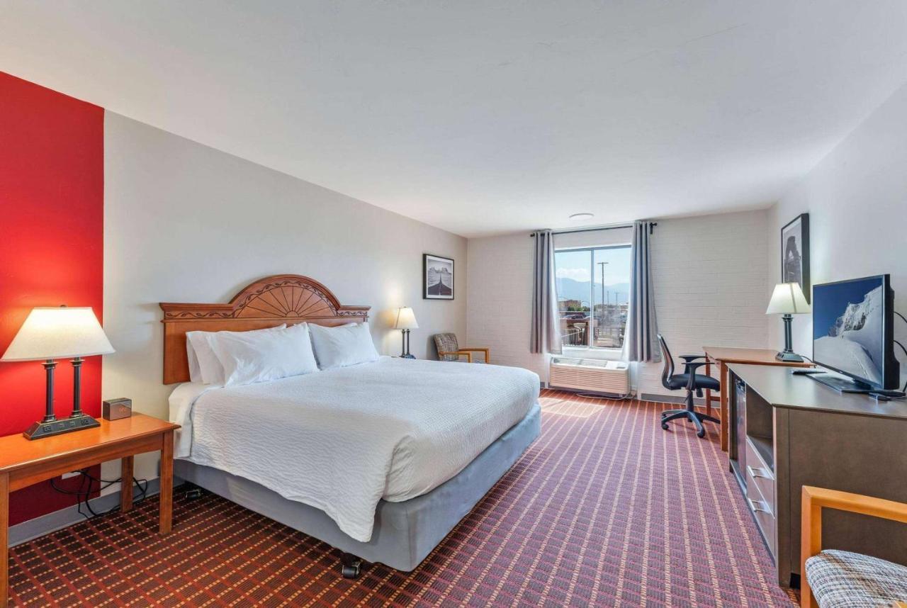 Ramada By Wyndham Richfield Ut I-70 Hotel Exterior photo